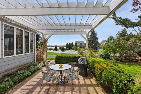 1 Lighthouse Ln, Old Saybrook, CT 06475