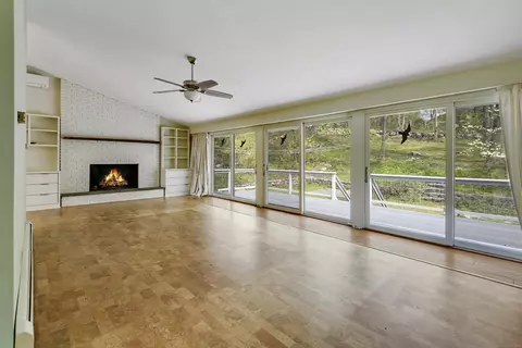 102 Colonial Rd, Guilford, CT 06437