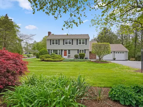 94 Porters Hill Rd, Trumbull, CT 06611