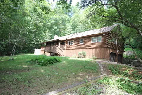 82 Stone House Rd, Amston, CT 06231