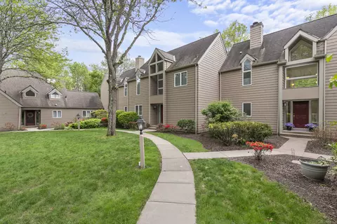 35 Timberwood Rd #35, West Hartford, CT 06117