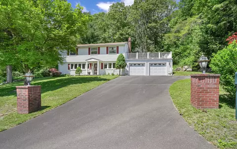 37 Shawnee Rd, Trumbull, CT 06611