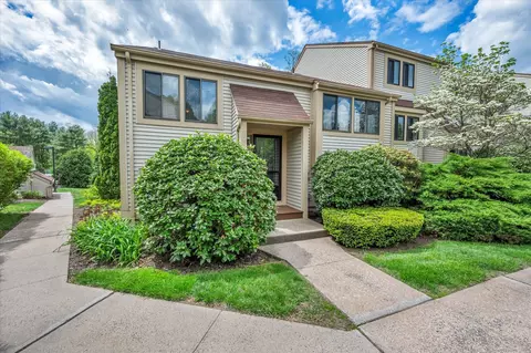 21 Wickhams Fancy, Canton, CT 06019