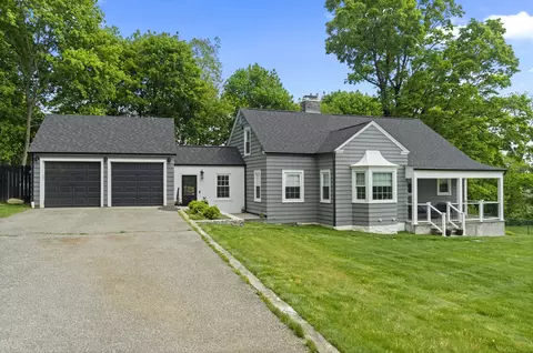 227 Sugar St, Newtown, CT 06470