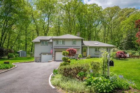 6 Shadow Ln, Norwalk, CT 06851