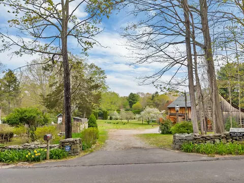 30 Pleasant Valley Rd, Clinton, CT 06413