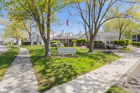 85 Crown Knoll Ct #117, Groton, CT 06340