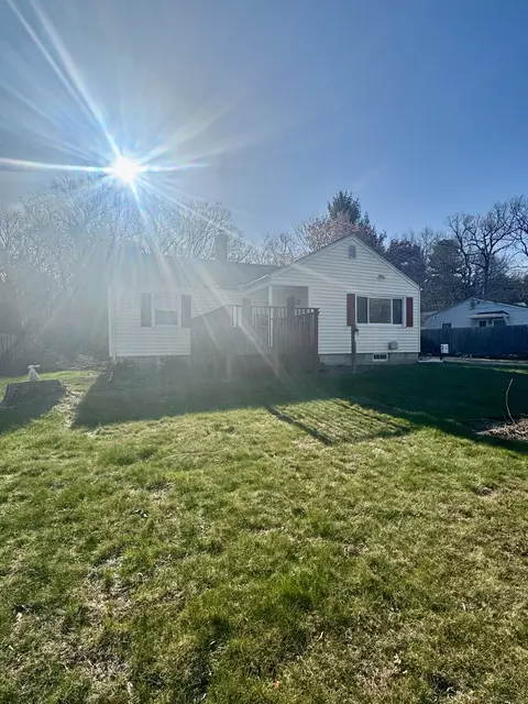 32 Winding Ln, Enfield, CT 06082