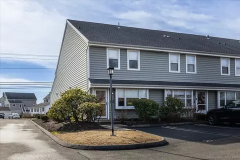 304 Mariners Walk #304, Milford, CT 06460