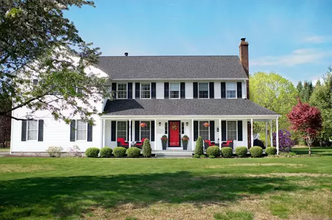 16 Fairgrounds Rd, Woodbury, CT 06798