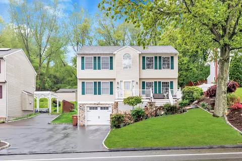 876 Howe Ave, Shelton, CT 06484
