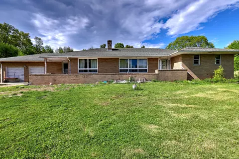 23 Pinesbridge Rd, Oxford, CT 06478