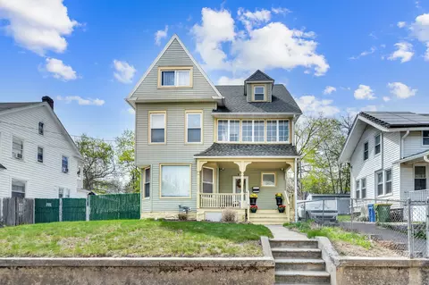 33 Clifton Ave, Waterbury, CT 06710
