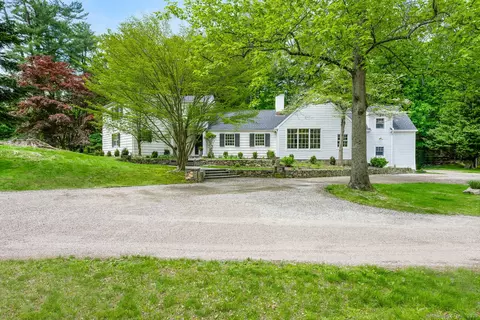 24 Sunswyck Rd, Darien, CT 06820