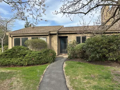 8 Pilgrim Hbr #A, Wallingford, CT 06492