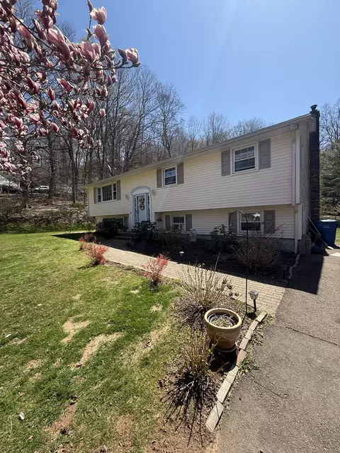 43 Humming Bird Dr, Northford, CT 06472