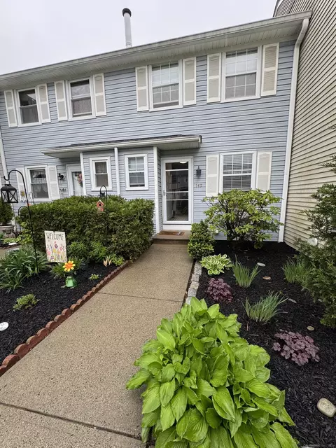 145 E Gate Ln #145, Hamden, CT 06514
