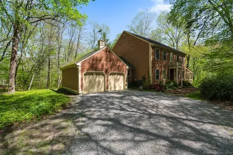 8 King James Dr, East Lyme, CT 06333