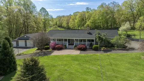 41 Castle Meadow Rd, Newtown, CT 06470