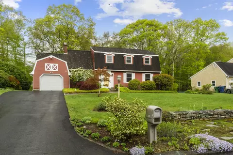 11 Laurel Crest Dr, Waterford, CT 06385