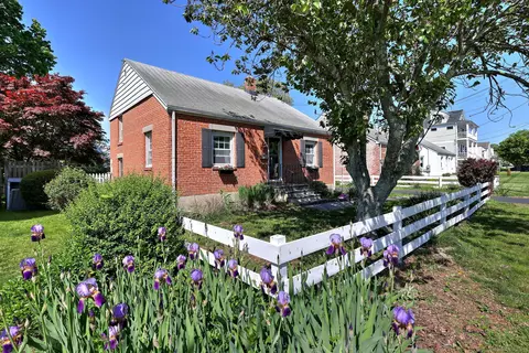 172 Alden St, Fairfield, CT 06824