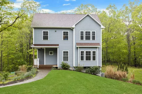 4 Aunt Park Ln, Newtown, CT 06470