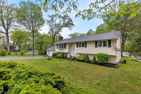 10 River Rd, North Haven, CT 06473