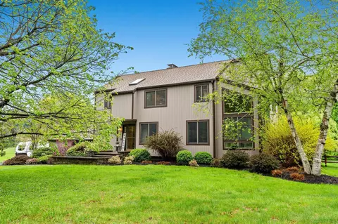 4 Smokey Ridge Rd, Simsbury, CT 06070