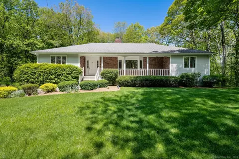 16 Bristol Pl, Wilton, CT 06897