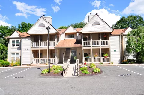 33 Langdon Ct #E203, Berlin, CT 06037