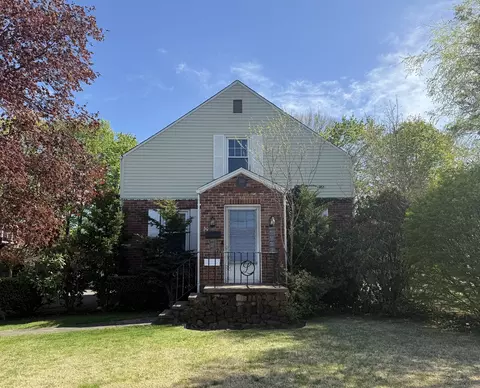 30 May St, Meriden, CT 06451