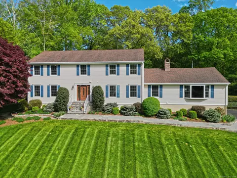 684 Aspen Ln, Orange, CT 06477