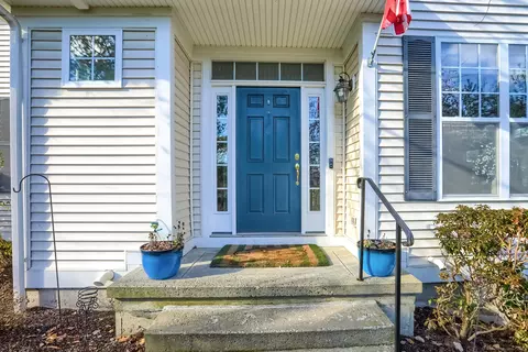 28 Crestview Ln #28, Danbury, CT 06810