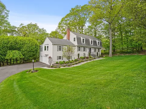 63 Barnswallow Dr, Trumbull, CT 06611