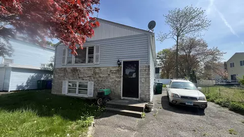 125 Garibaldi Ave, Stratford, CT 06615
