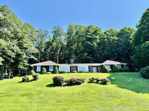 97 Middle River Rd, Danbury, CT 06811