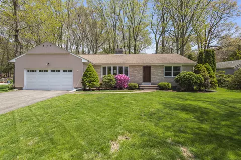 19 Alexander Dr, Meriden, CT 06450