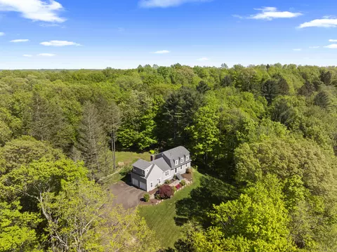 37 Hungry Hill Cir, Guilford, CT 06437