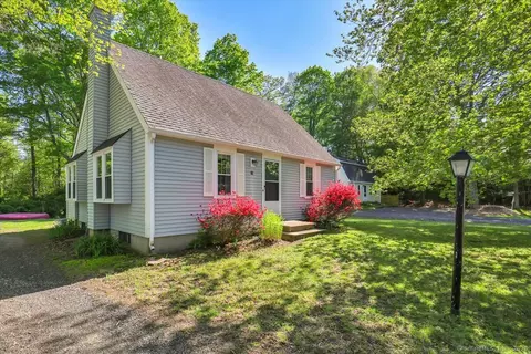 10 Falls River Cir, Ivoryton, CT 06442