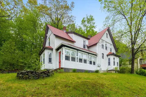54 Farrows St, Putnam, CT 06260