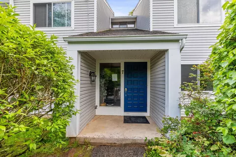 7 Brookwood Dr #B, Rocky Hill, CT 06067