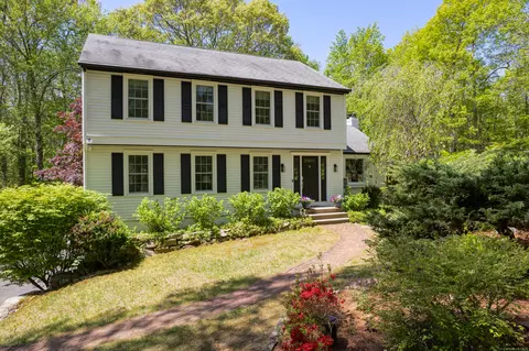 4 Sheffield Ln, Madison, CT 06443