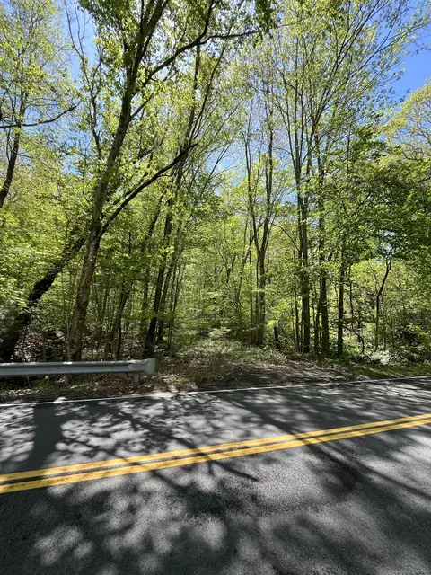 Pollys Lane, Montville, CT 06353