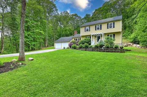220 Northwood Dr, Guilford, CT 06437