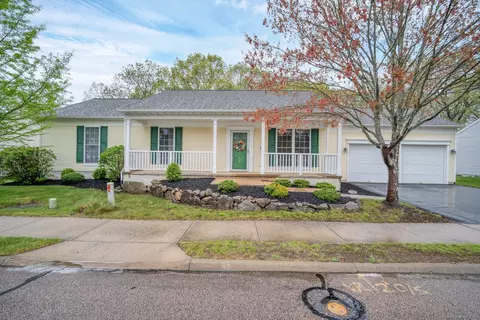 33 Beechwood Dr, Waterford, CT 06385