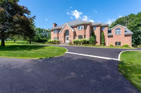 19 Stone Fence Ln, Stamford, CT 06903