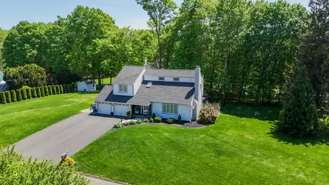 14 Stakey Farm Rd, Southington, CT 06489