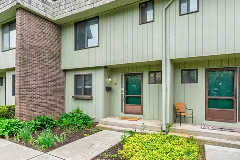 20 Magnolia Hill Ct #20, Cromwell, CT 06416