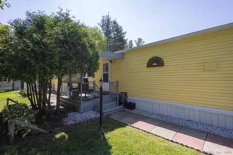 1 Riverview Dr, Plainville, CT 06062