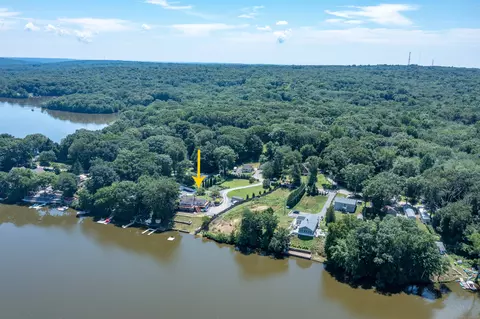 44 Laurel Point Dr, Montville, CT 06370
